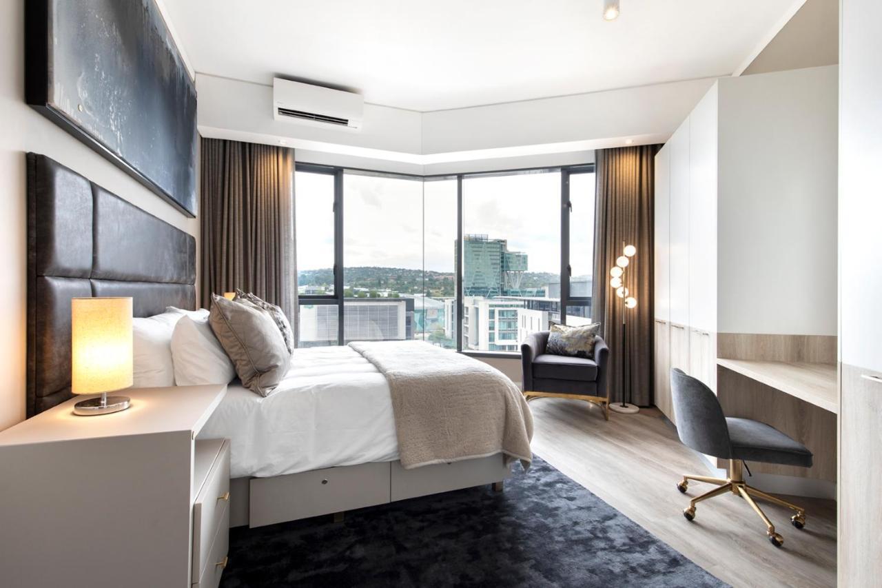 Apartment Menlyn - Black Marble