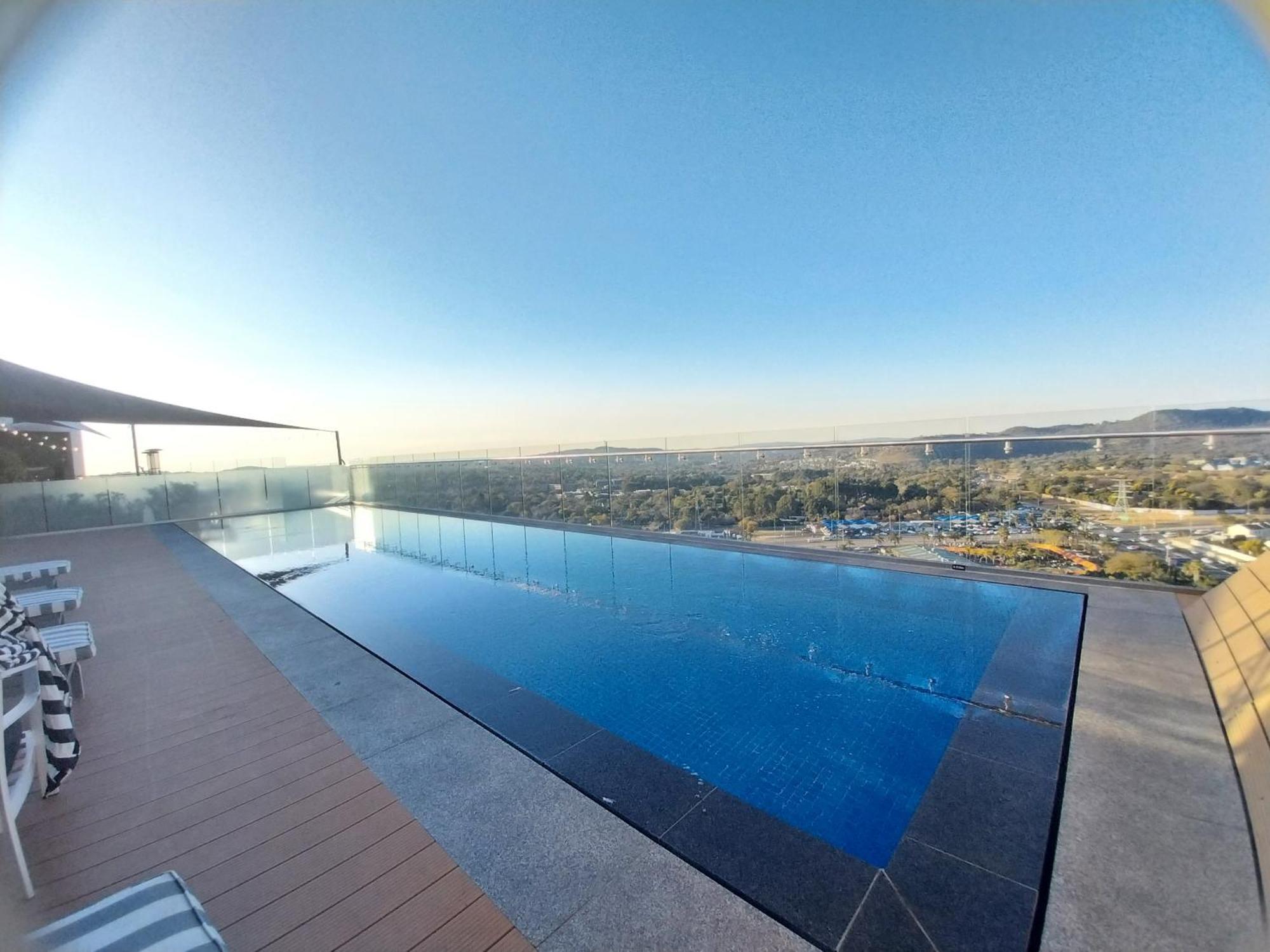 Apartment Menlyn - Black Marble *